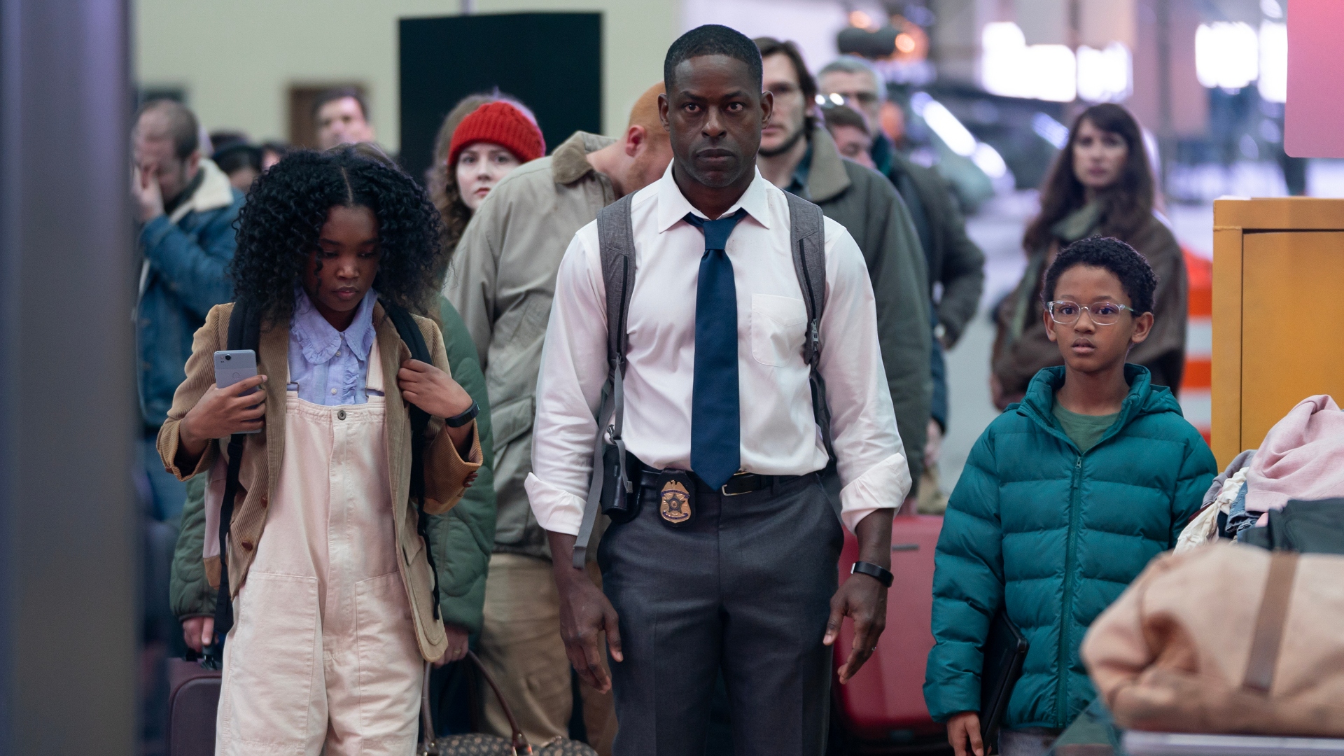 Xavier walks with his children in Paradise season 1