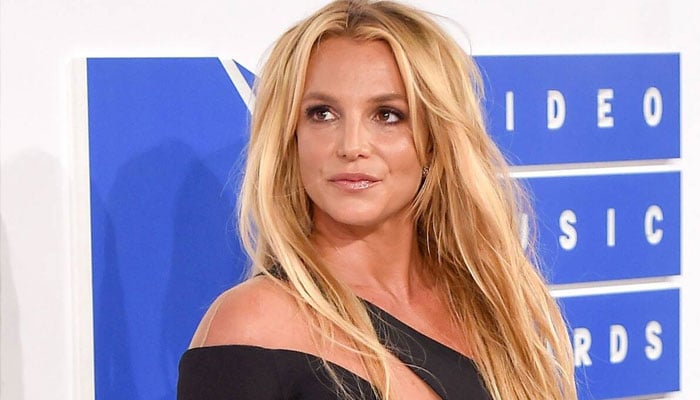Britney Spears surprises fans after revealing the broken leg in the new publication