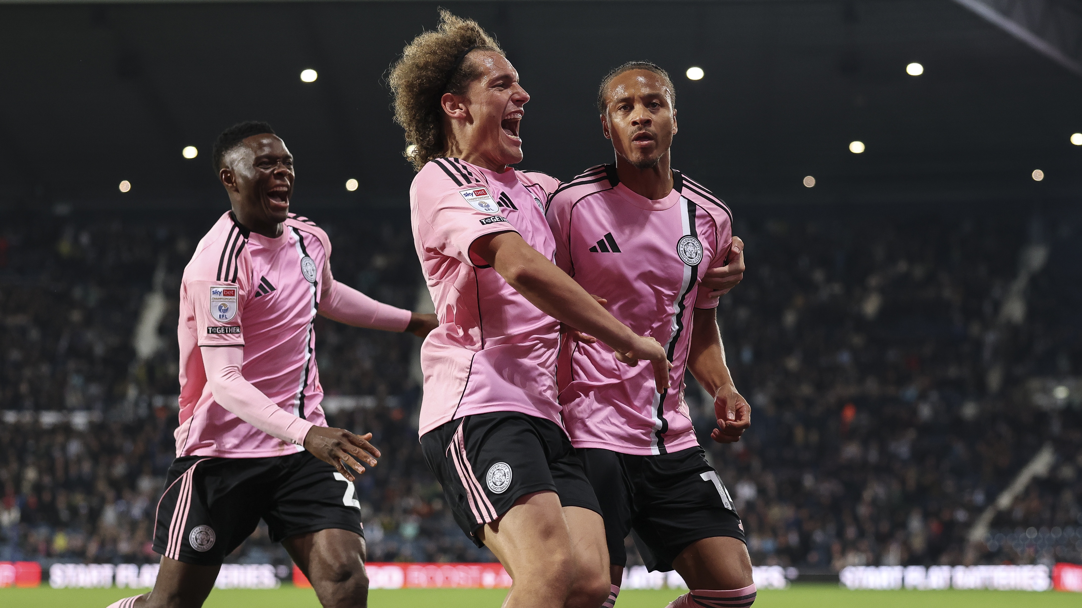 Bobby de Cordova-Reid de Leicester City celebrates with Wout Faes after scoring the team's first goal during the Sky Bet championship match between West Bromwich Albion and Leicester City in the Hawthorns on September 26, 2025 in West Bromwich, England.