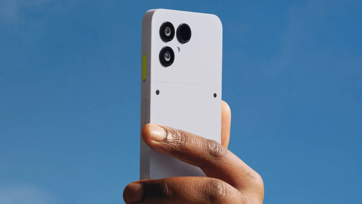 The Fairphone 6 in your hand