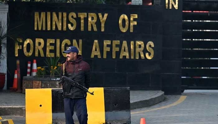 A policeman stands guard outside the Ministry of Foreign Affairs in Islamabad on January 18, 2024. — AFP