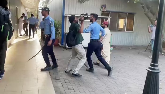 Police personnel assault journalists after assaulting the National Press Club in Islamabad, on October 2, 2025. - PakGazette News