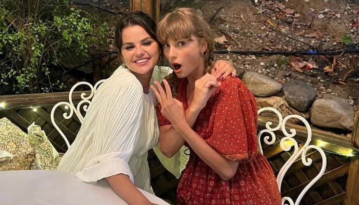 Taylor Swift excites Selena Gomezs.