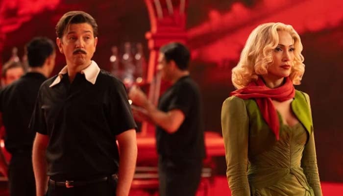 The director of 'Kiss of the Spider Woman' talks about the bond between Jennifer López and Diego Luna