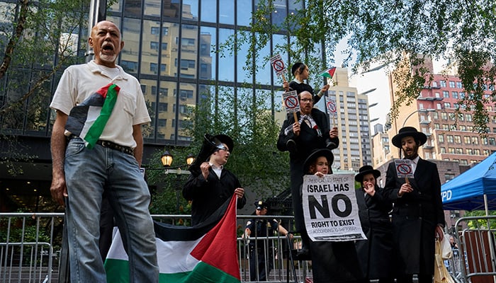 Pro-Palestinian protesters, including the Haredi anti-Rican Jews, protest near the UN headquarters that condemns Israel to Gaza and the Israeli Prime Minister Benjamin Netanyahu, after his speech at the 80th General Assembly of the United Nations, in the Dag Hammarskjold Square in the city of New York, on September 26, on September 26, on September 26, on September 26, on September 26, on September 26 2025.-Reuters.