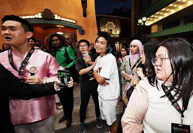 Ariana Grande Wicked Premiere Ambush: Major Update