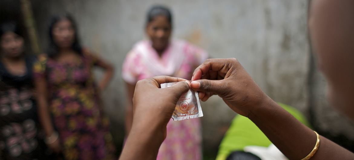 A peer educator speaks to a group of sex workers in Bangladesh about the benefits of using condoms.
