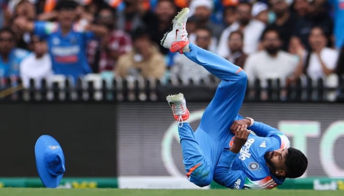 India's Shreyas Iyer makes a catch to dismiss Australia's Alex Carey, Sydney Cricket Ground, Sydney, Australia, October 25, 2025. – Reuters