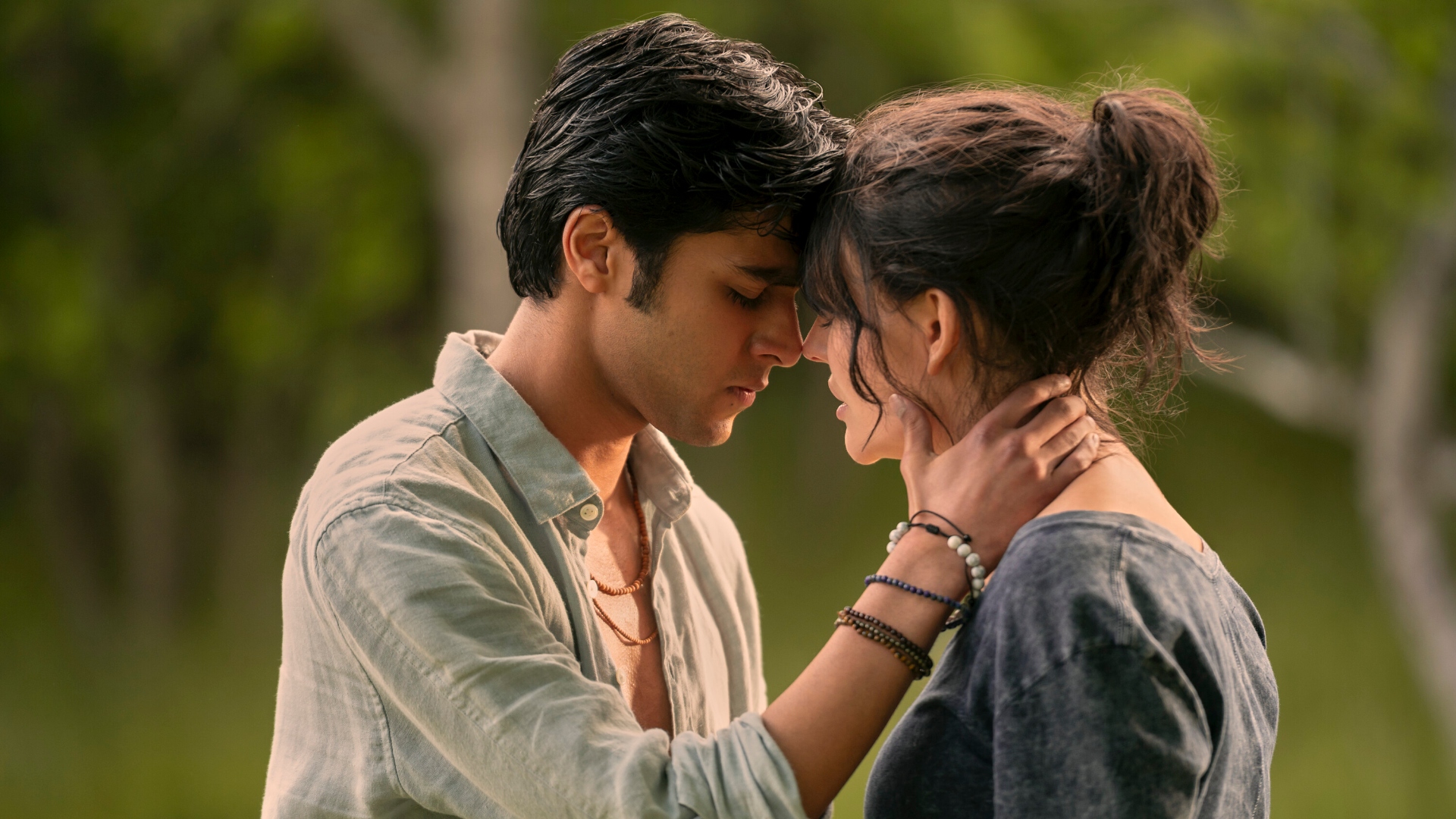 Cadence and Gat put their heads together in season 1 of We Were Liars