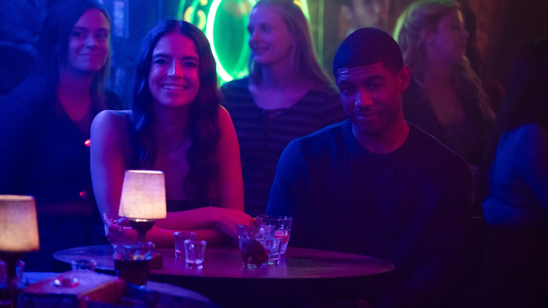 Evan sits at a bar in Tell Me Lies season 3