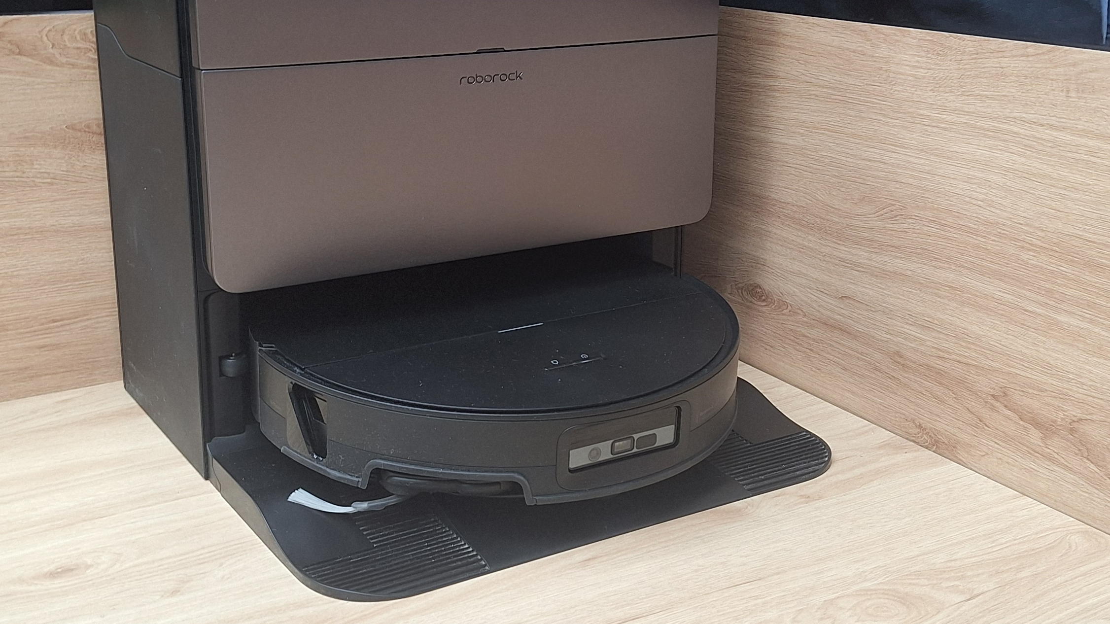 Roborock Saros 20 Sonic robot vacuum cleaner on its base