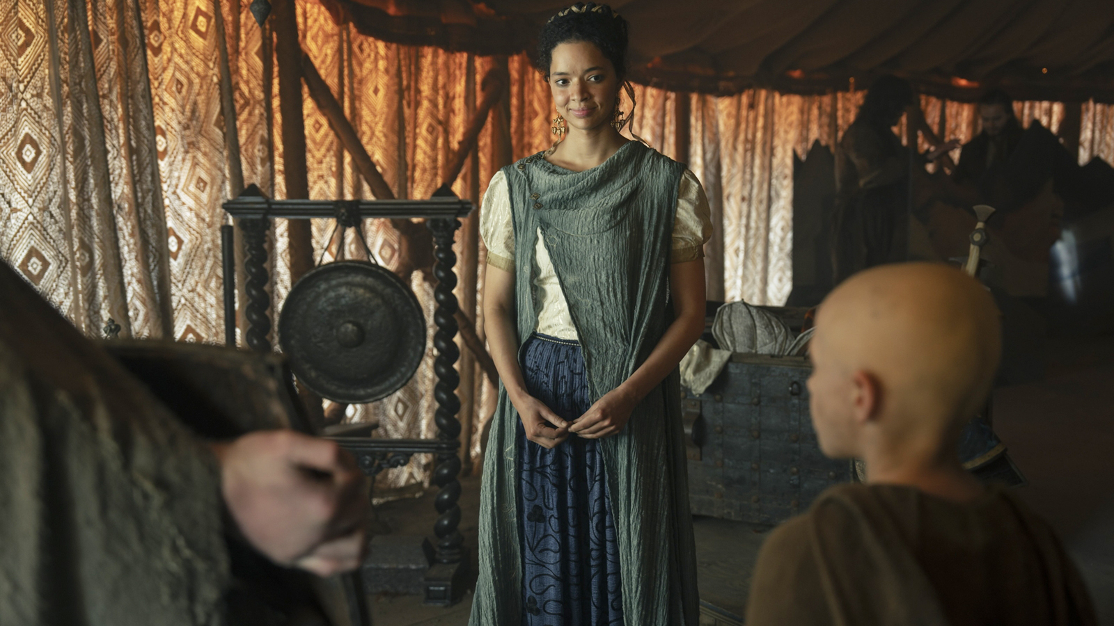 Tanselle looking at an off-screen Dunk and Egg in episode 2 of A Knight of the Seven Kingdoms