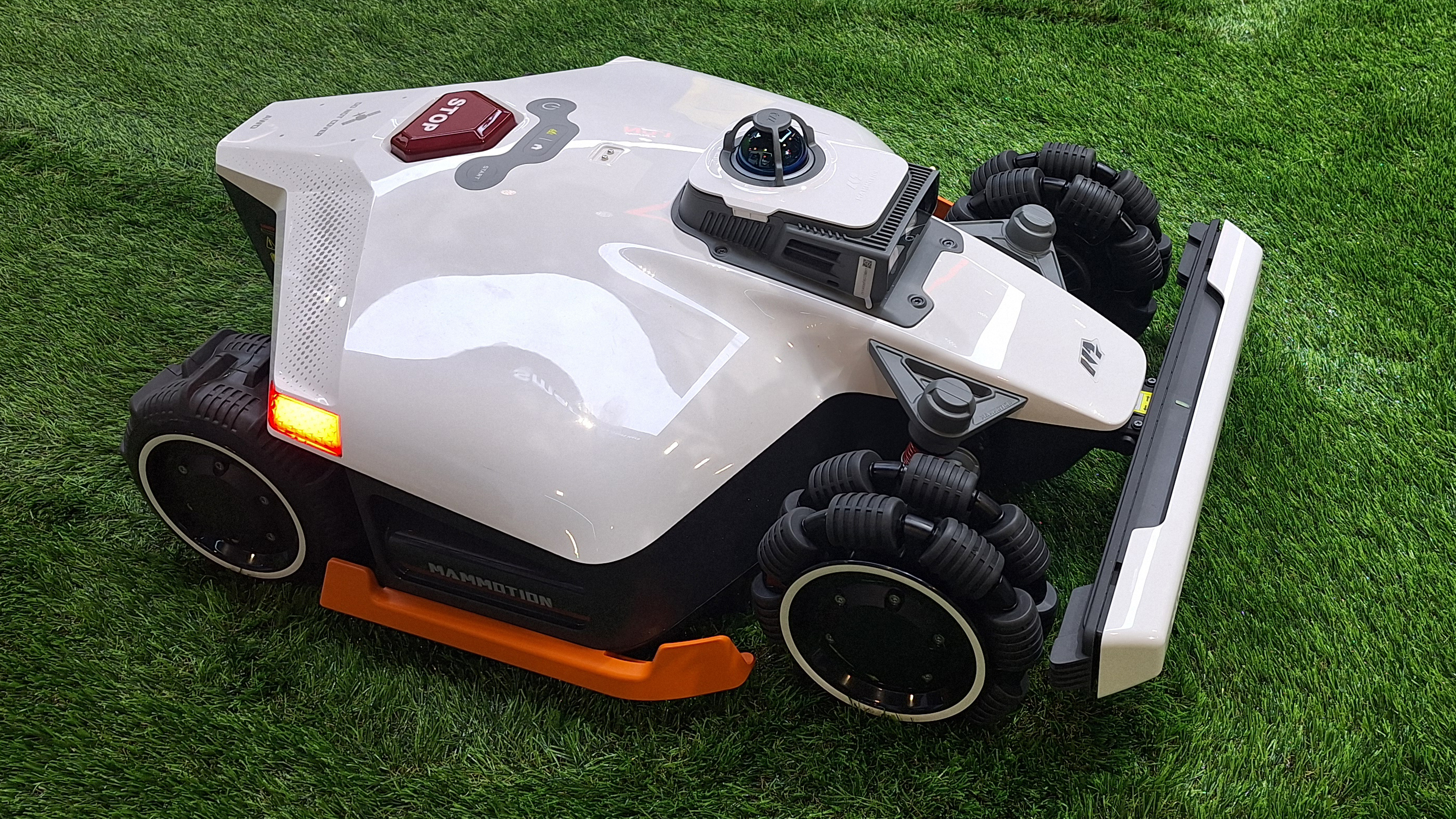 LUBA 3 AWD on artificial grass