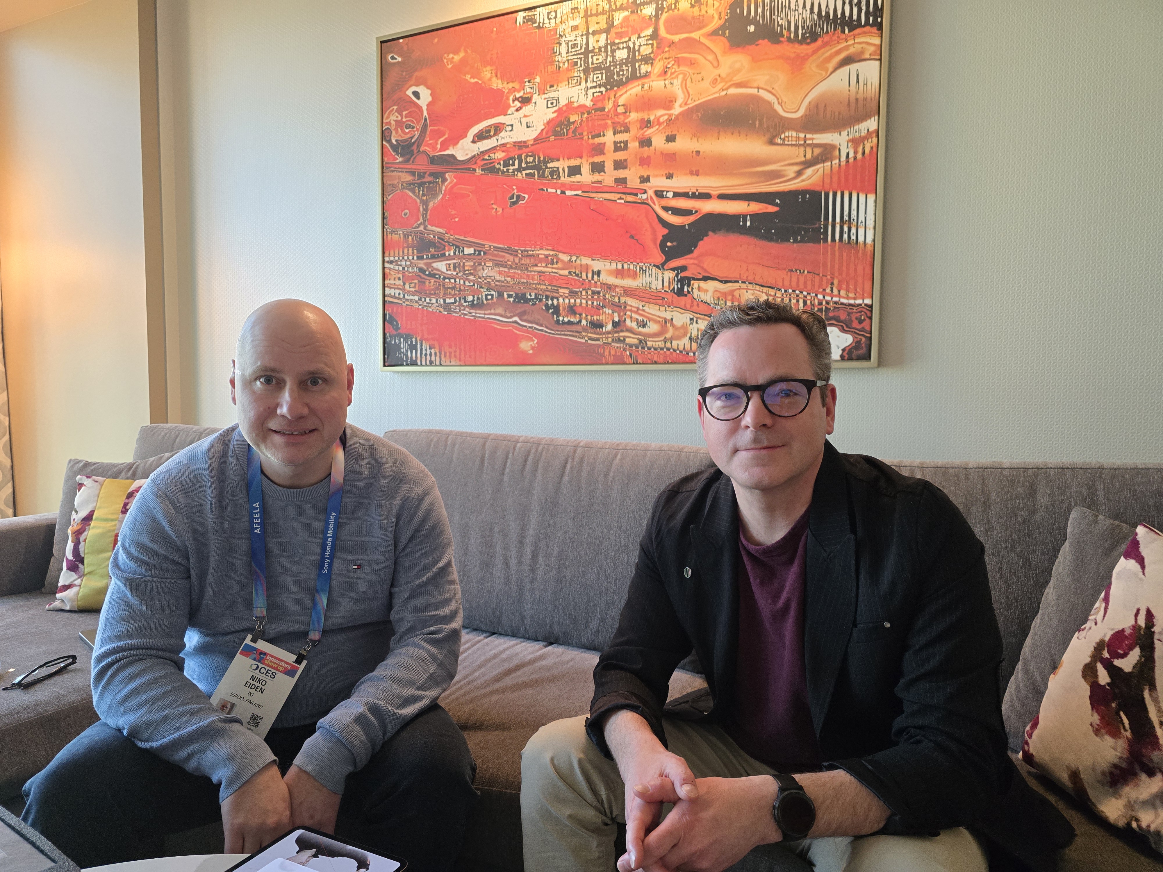 Niko Eiden (left), co-founder and CEO of Finnish startup IXI, and Jeremy Kaplan (right) wearing a pair of IXI smart glasses.