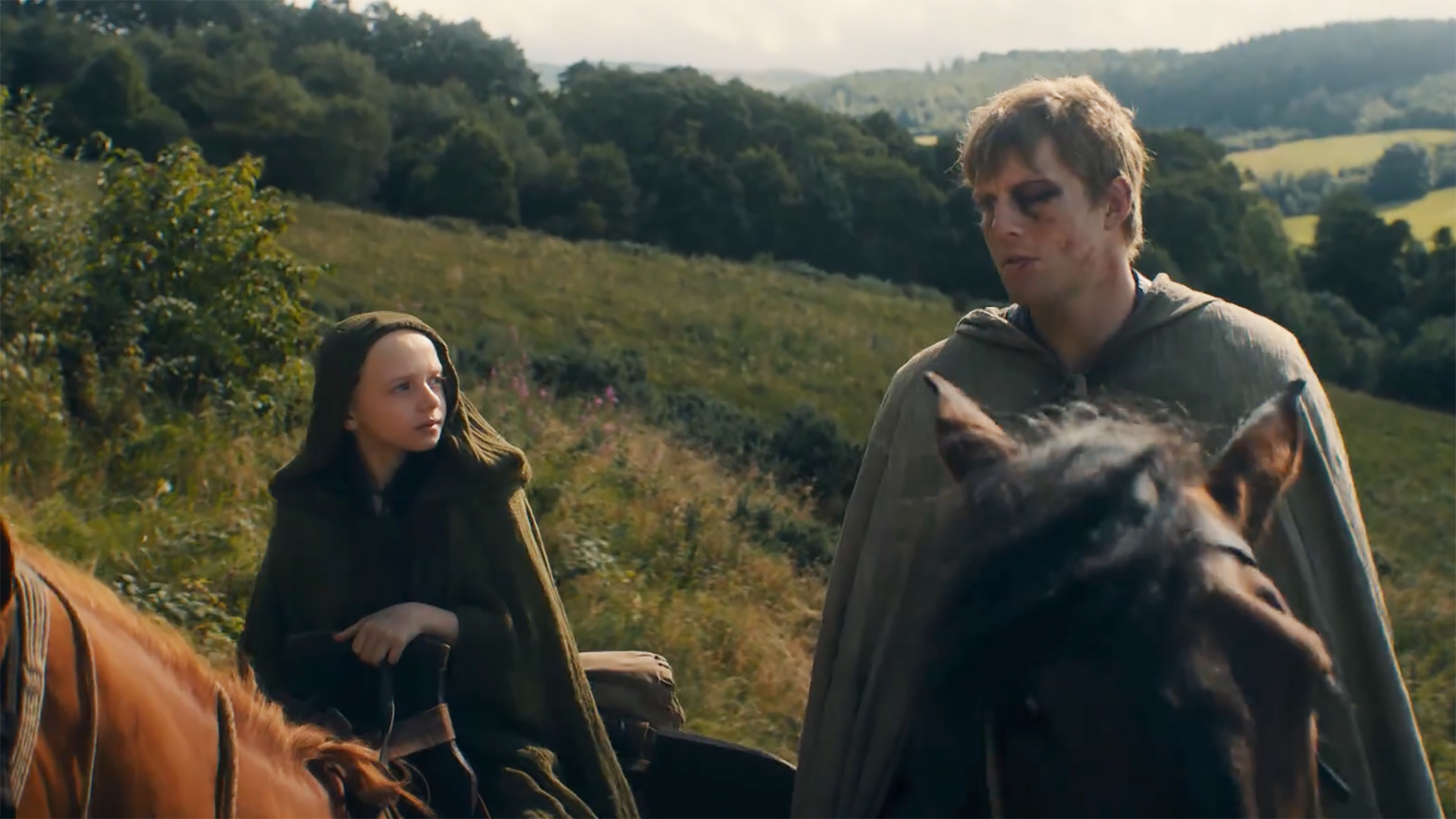 A Hooded Egg riding Chestnut alongside Dunk riding Thunder in episode 6 of The Knight of the Seven Kingdoms.