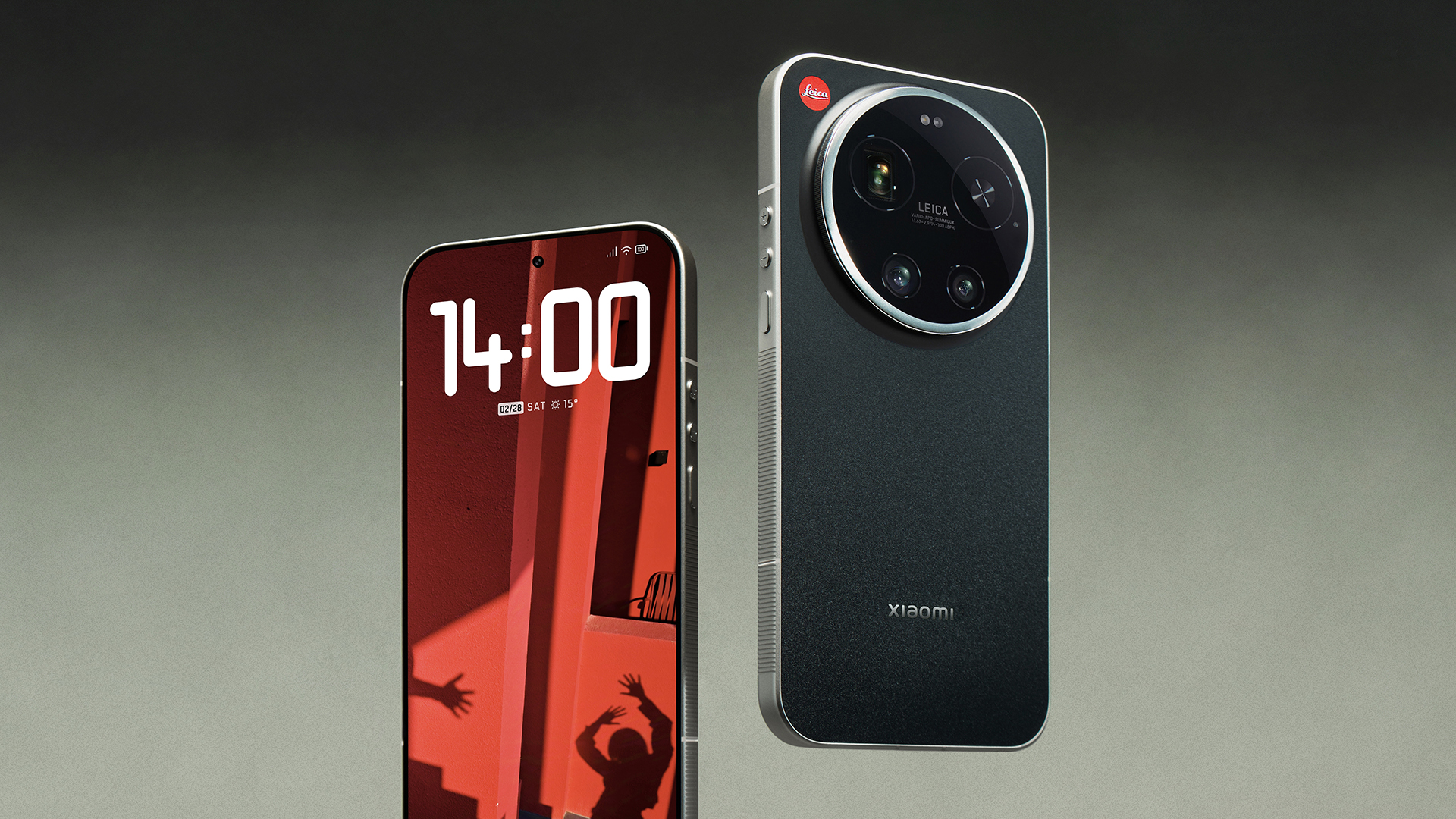Front and rear views of the Leica Leitzphone on a green gradient background