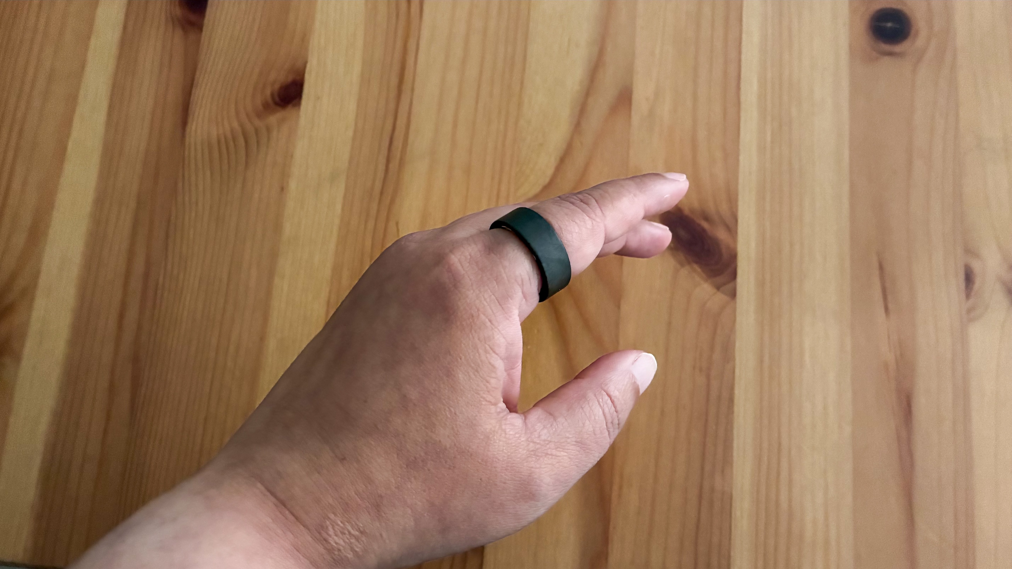 The Ultrahuman Ring Air on the index finger