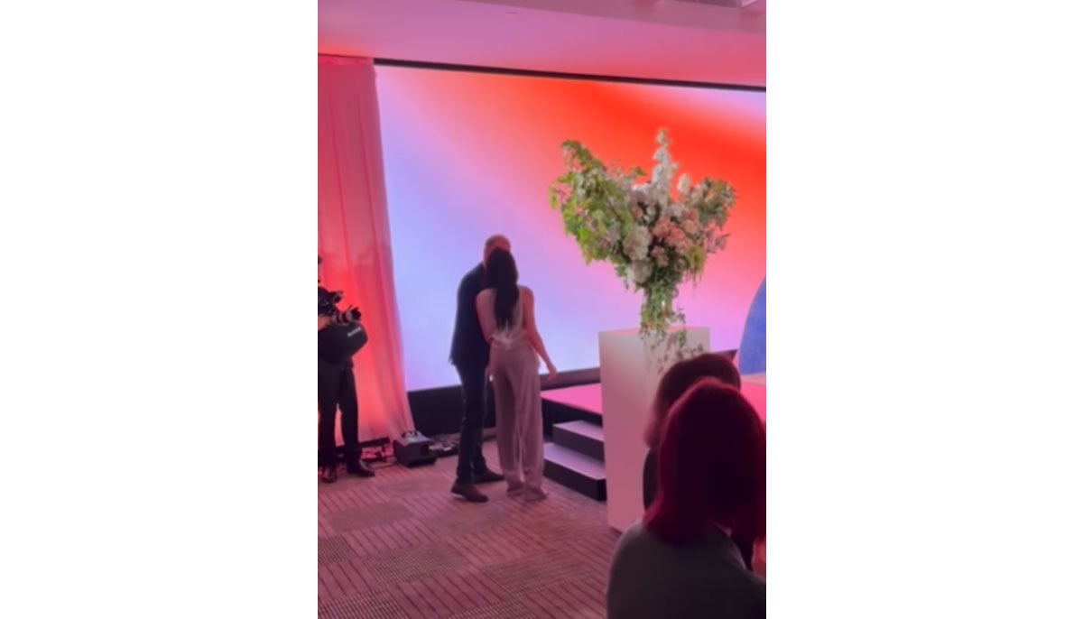 Harry and Meghan's quiet kiss in Sydney almost went unnoticed