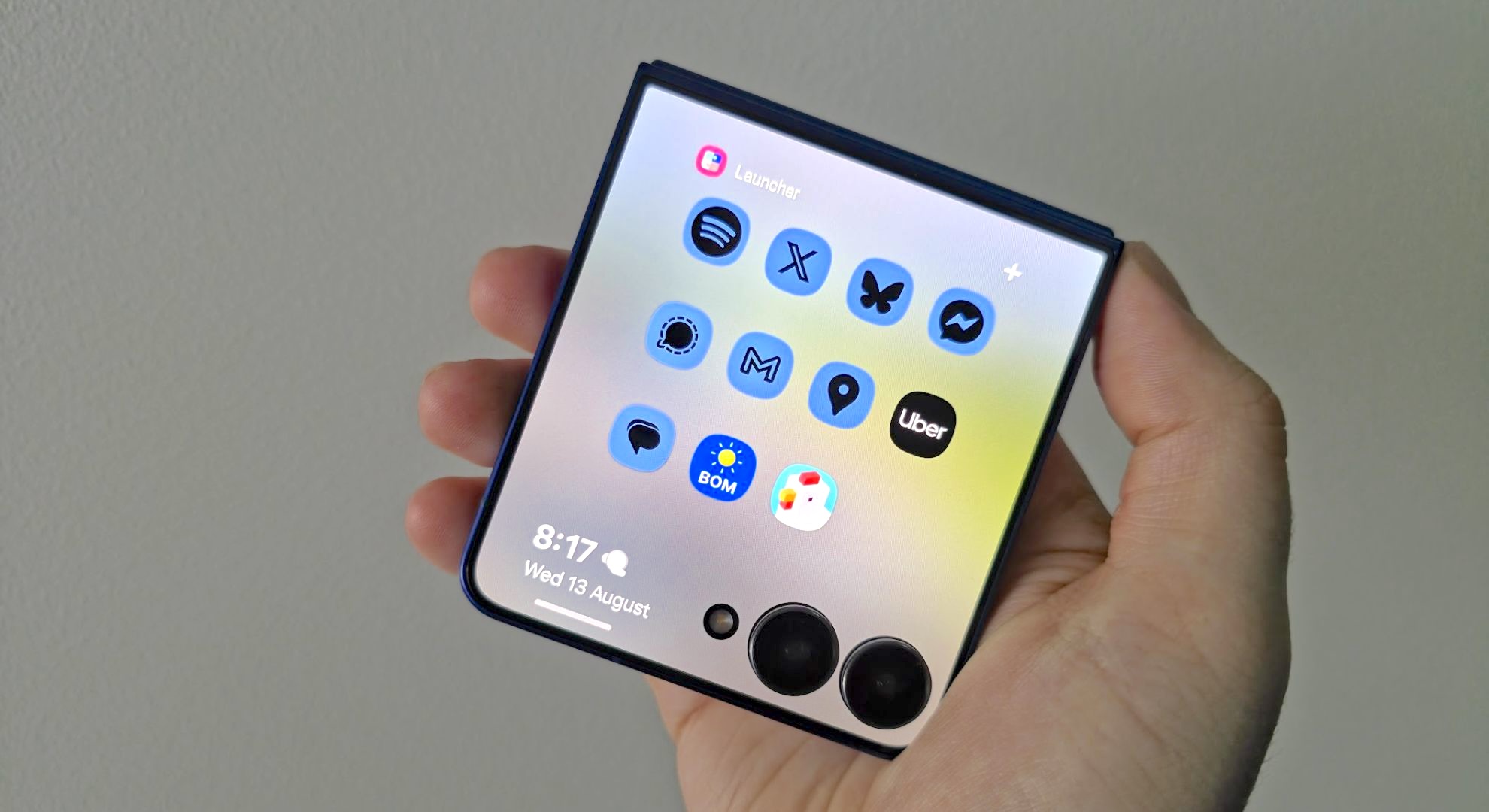 The cover screen of the Samsung Galaxy Z Flip 7