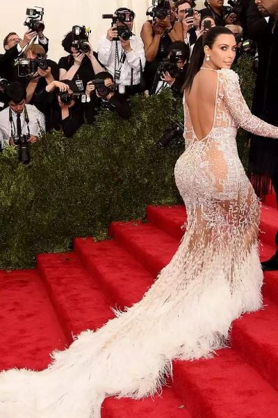 Kim Kardashian delights her fans with a photo of her pregnancy before the Met Gala: Loading