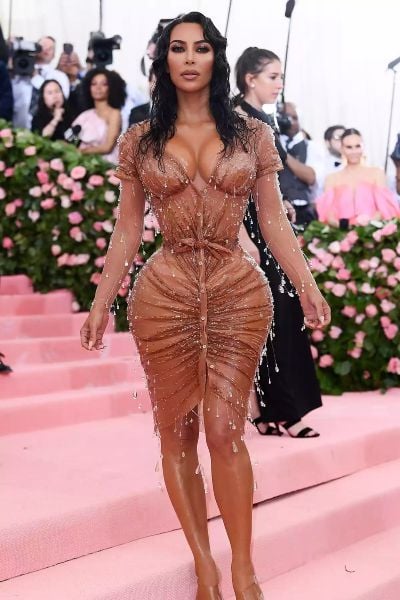 Kim Kardashian delights her fans with a photo of her pregnancy before the Met Gala: Loading
