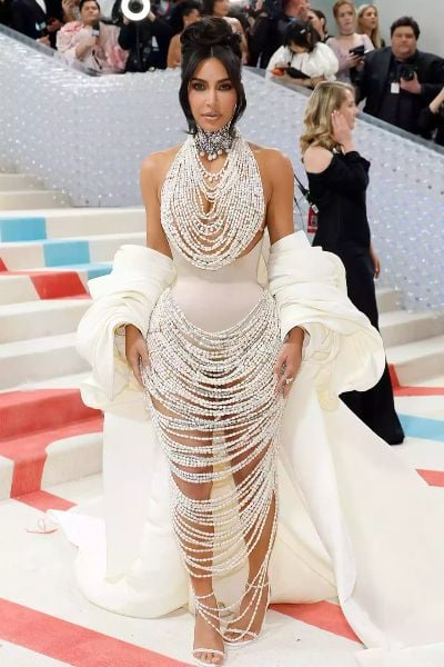 Kim Kardashian delights her fans with a photo of her pregnancy before the Met Gala: Loading