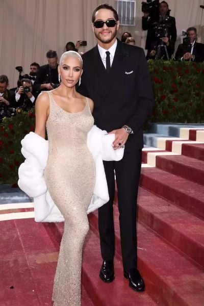 Kim Kardashian delights her fans with a photo of her pregnancy before the Met Gala: Loading
