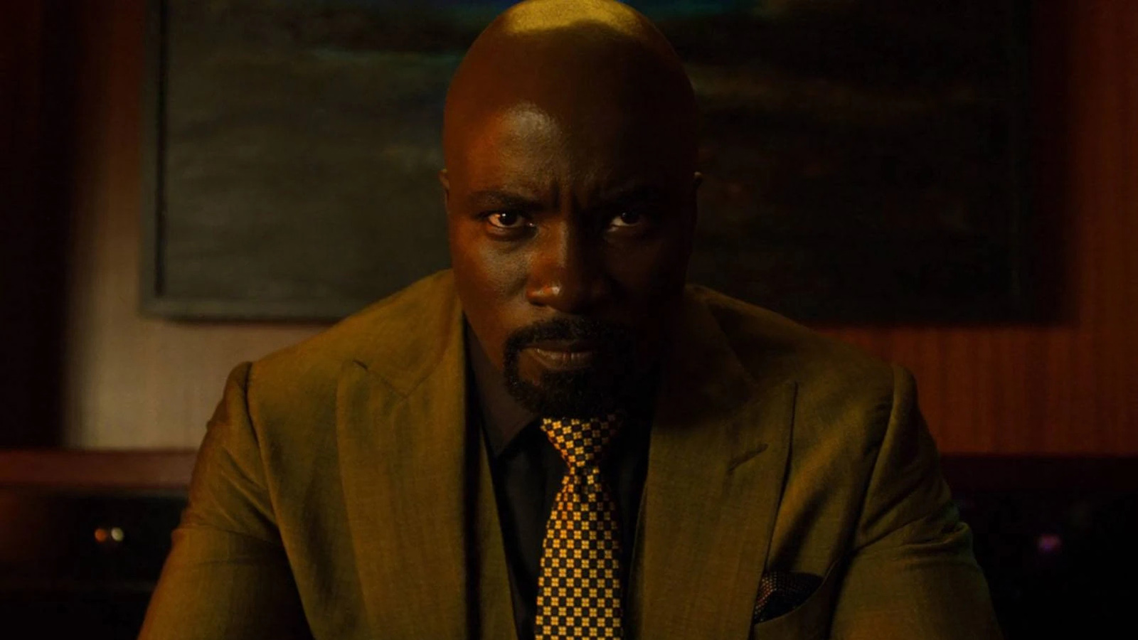 Mike Colter's Luke Cage staring menacingly into the camera in Luke Cage Season 2 Episode 13