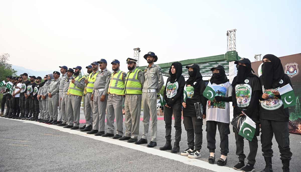 Islamabad traffic police take part in activities marking completion of one year of Marka-e-Haq Bunyan-ul-Marsoos' victory in D chowk.— APP