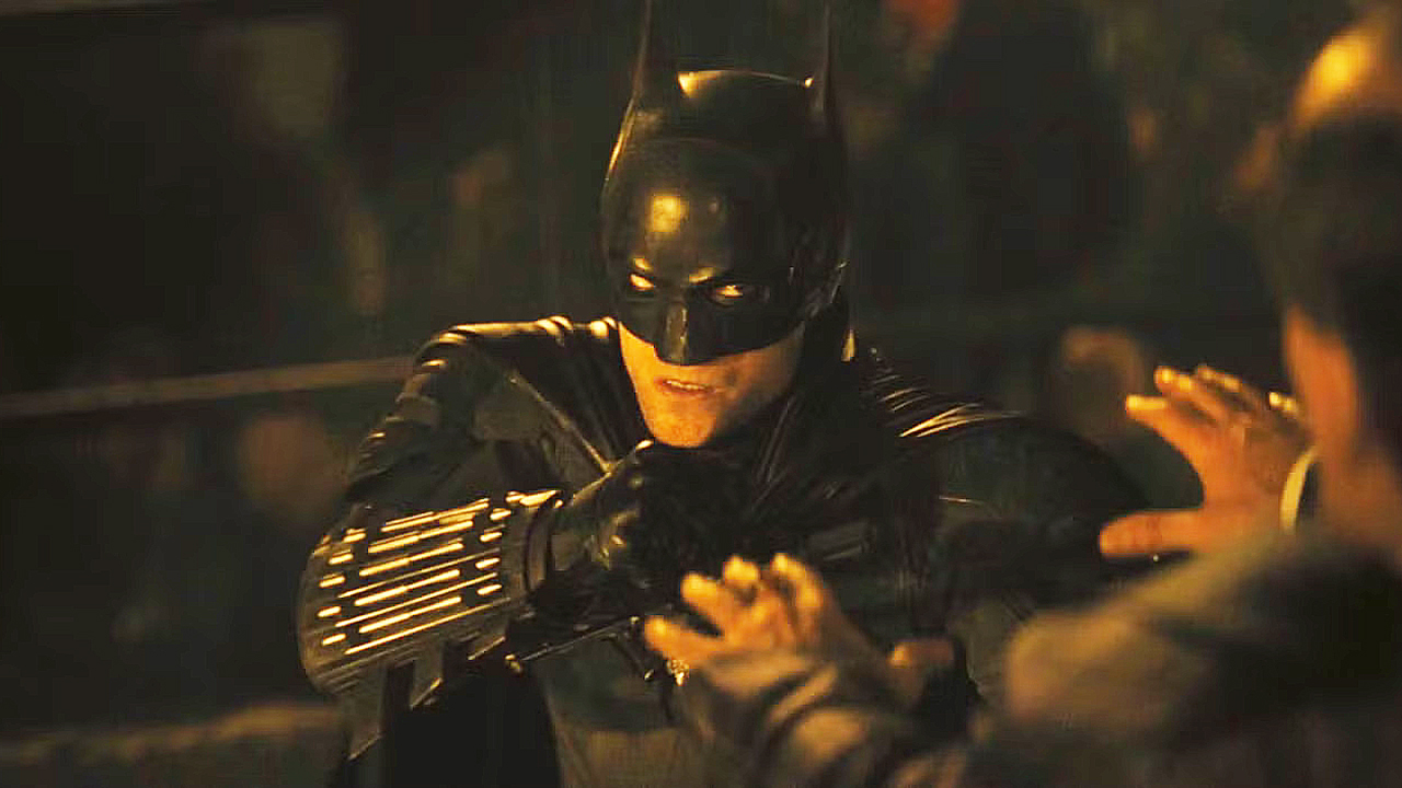 Robert Pattinson's Dark Knight Prepares to Punch Someone in 2022 The Batman Movie