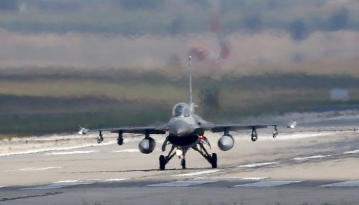 A Turkish Air Force F-16 fighter jet lands at Incirlik air base in Adana, Turkey, August 11, 2015. - Reuters