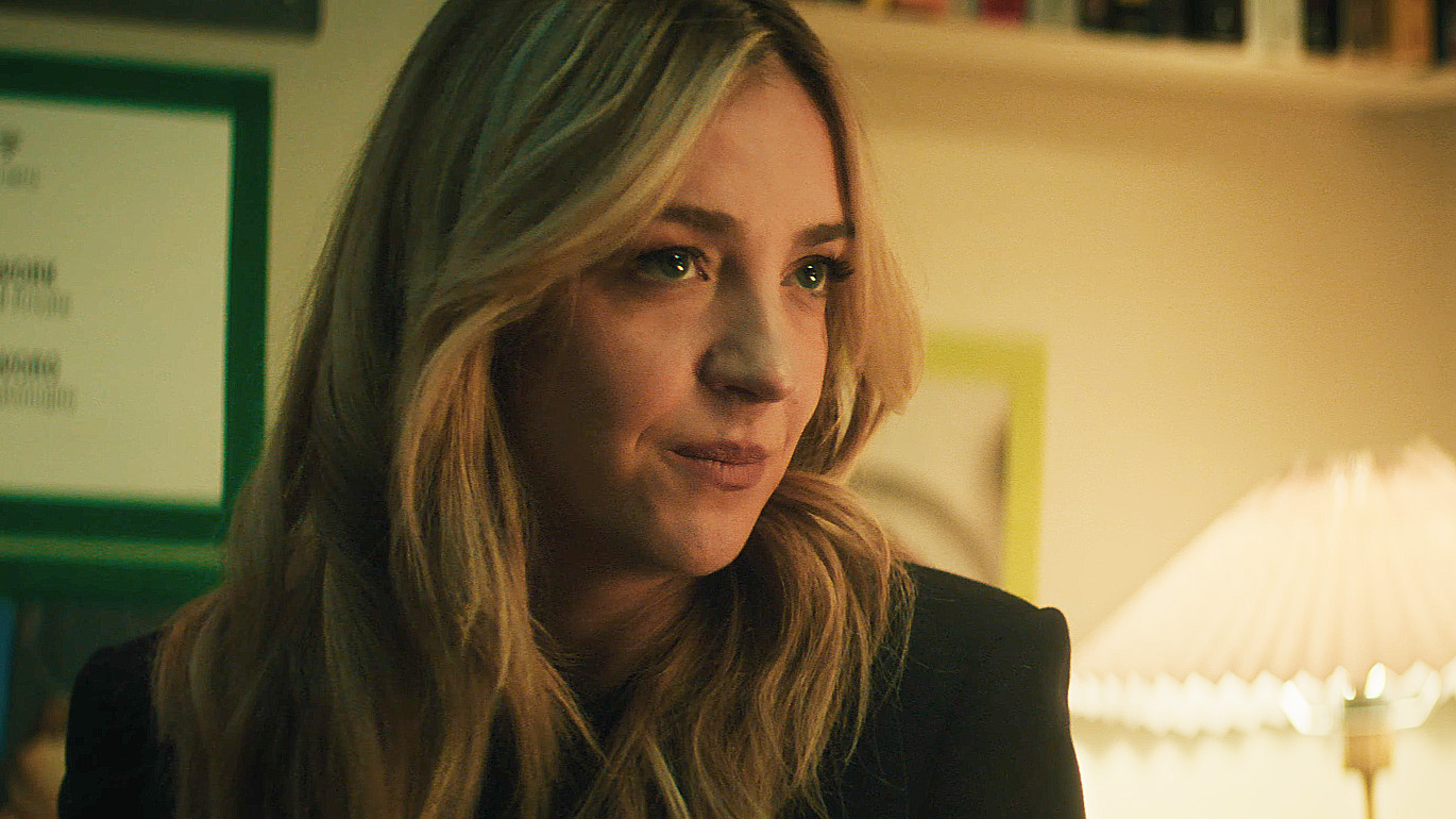 A close-up of Natalie 'Sugar' Berzatto in The Bear season 5