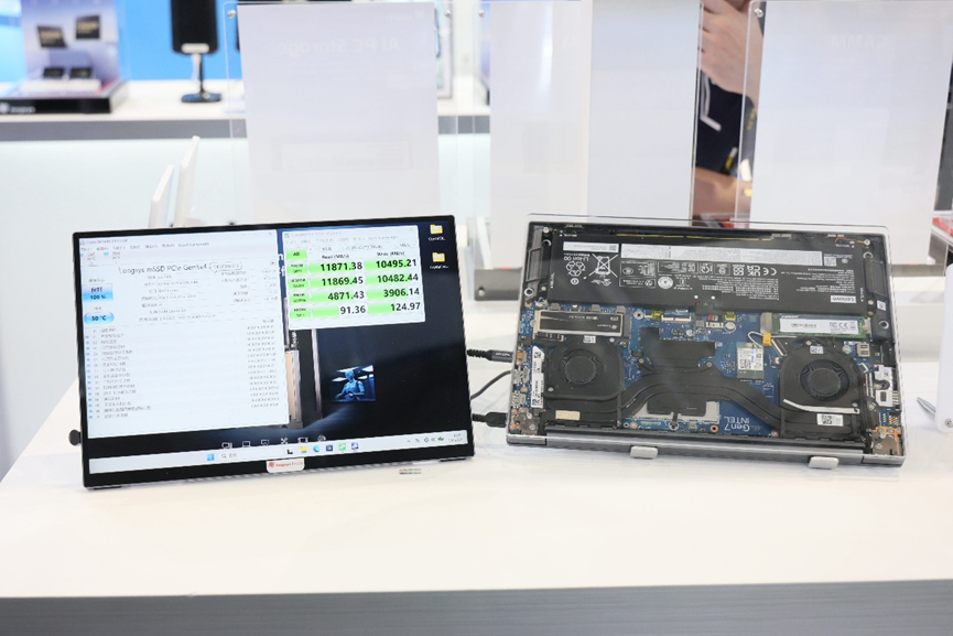 An image of the Longsys 8TB mSSD under test